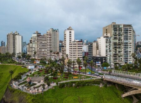 Fotografía tomada con drone en el distrito de Miraflores.