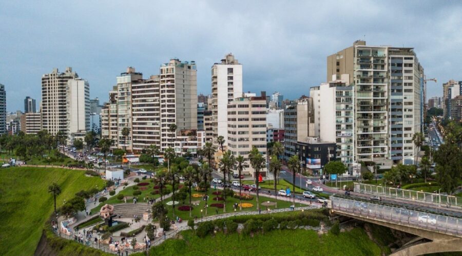 Fotografía tomada con drone en el distrito de Miraflores.